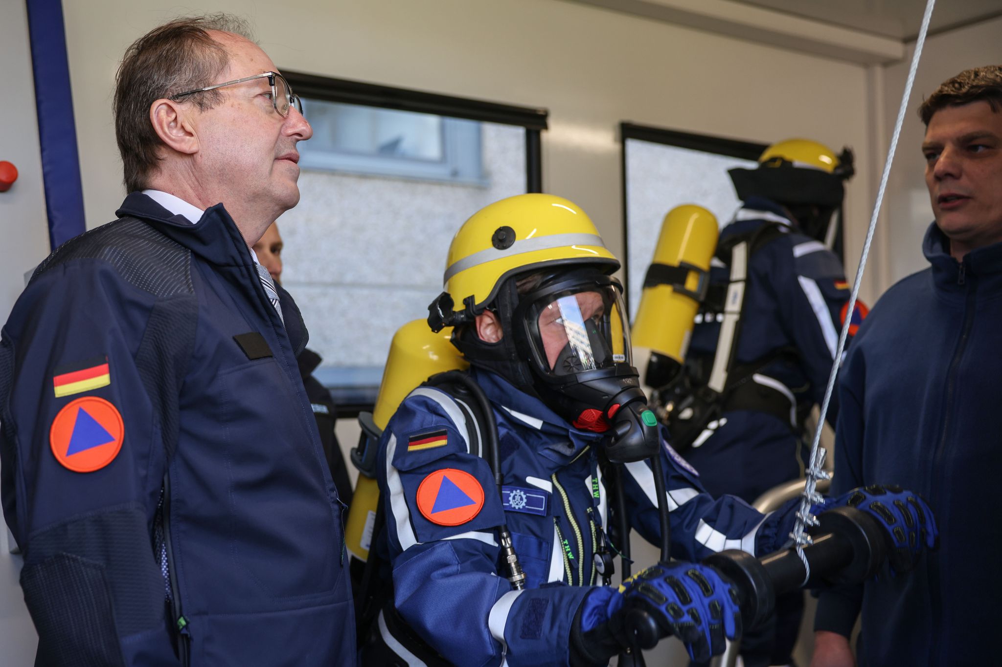 Bundesinnenminister Dobrindt besucht Zivilschutz-Behörden