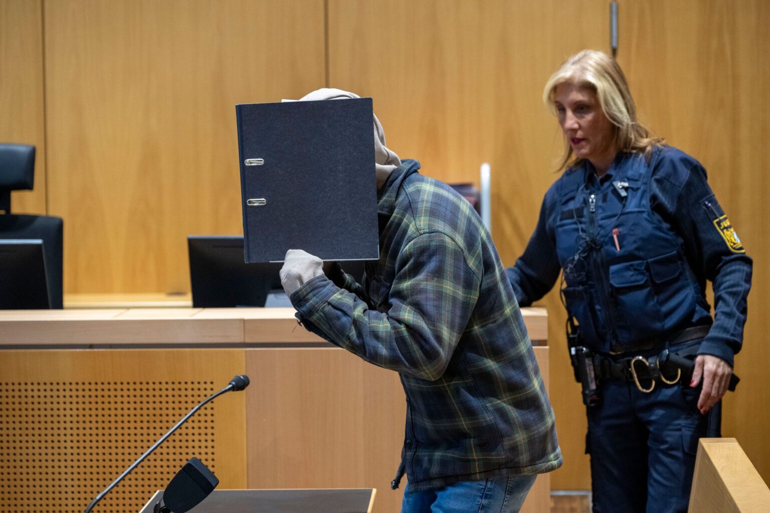 Prozess wegen mutmaßlicher Rachetat an dreifacher Mutter