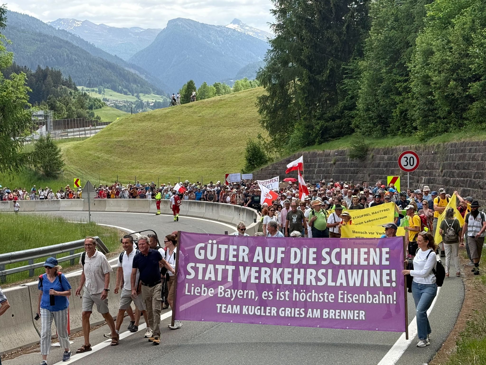 Demonstration und Totalsperre auf Brennerautobahn