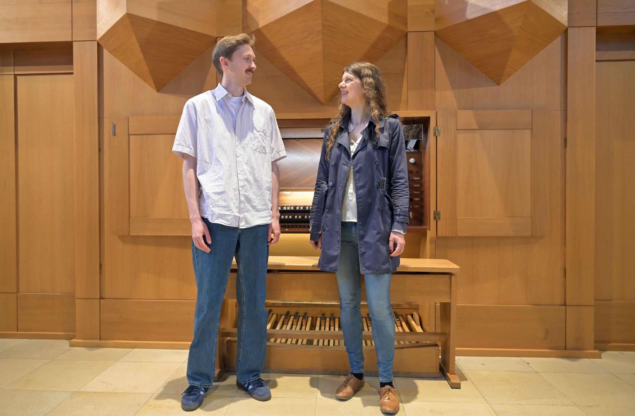 Wilhelm Fischer spielt Popsongs auf der Orgel