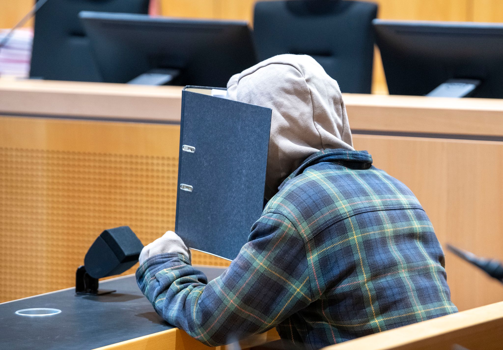 Prozess wegen mutmaßlicher Rachetat an dreifacher Mutter