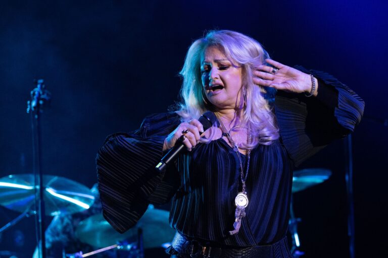 Bonnie Tyler wird 75 - Sorge um die Queen der Rockballaden