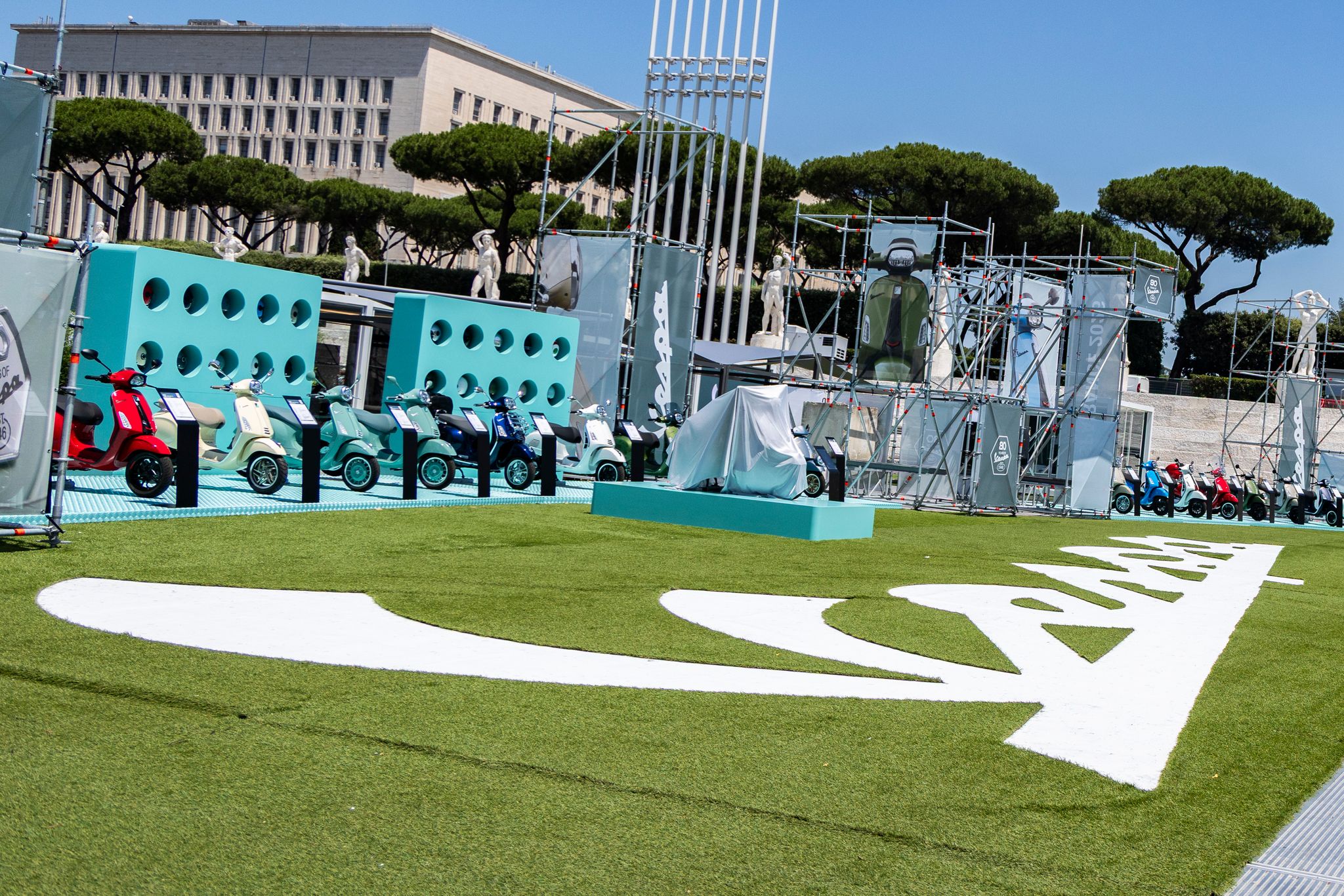 Italienischer Kultroller Vespa wird 80 Jahre alt