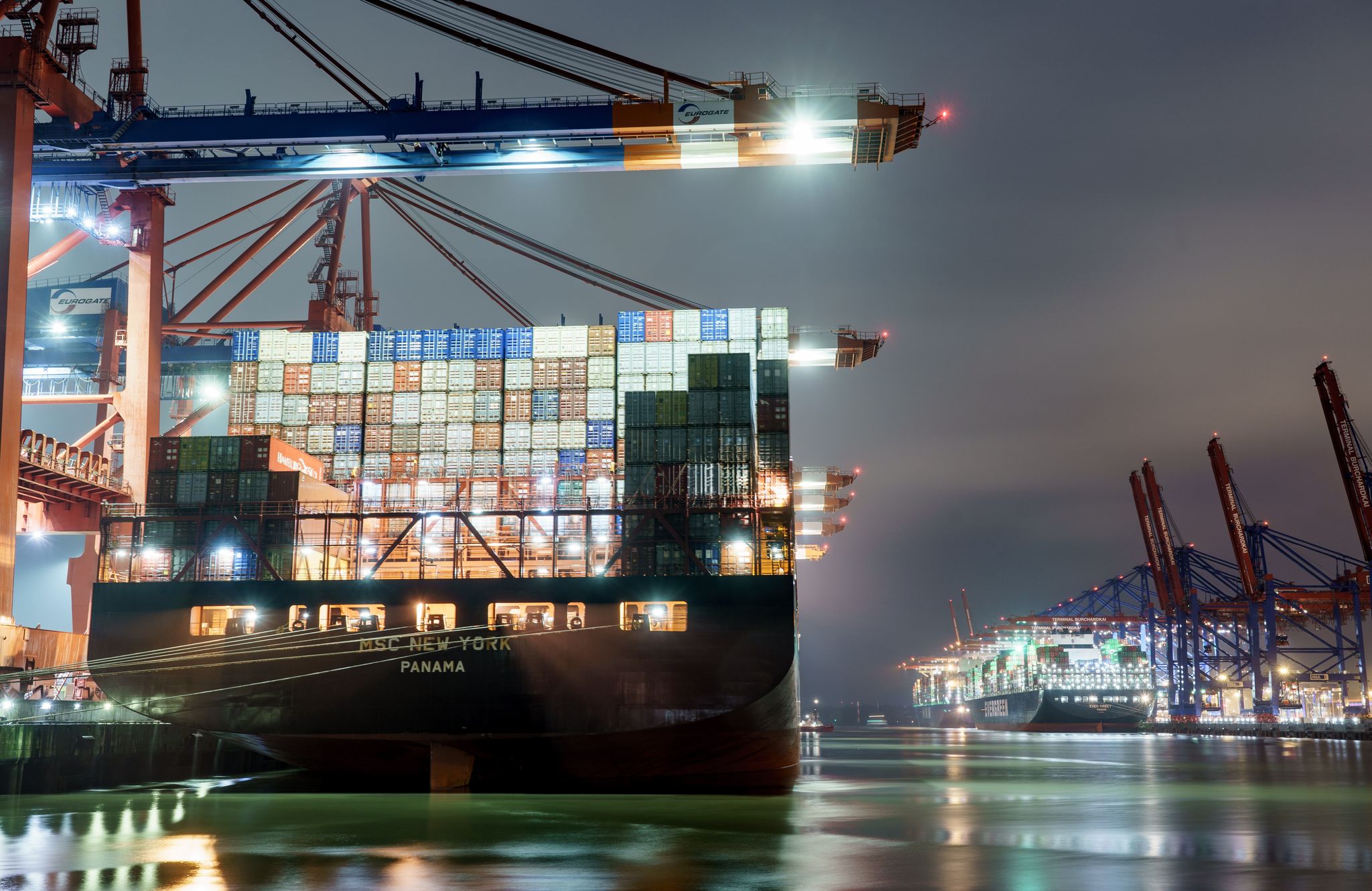 Containeraberfertigung im Hamburger Hafen
