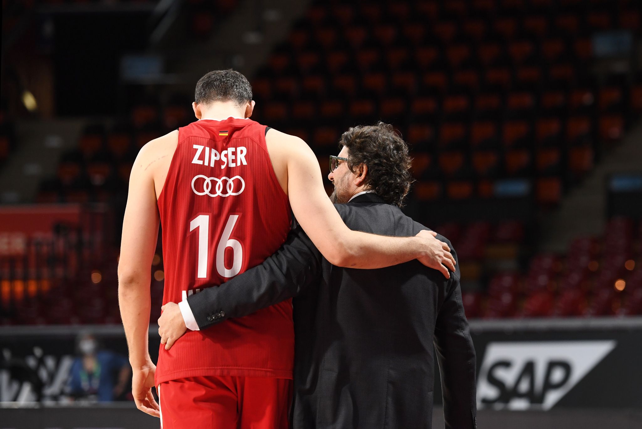 Paul Zipser (l)