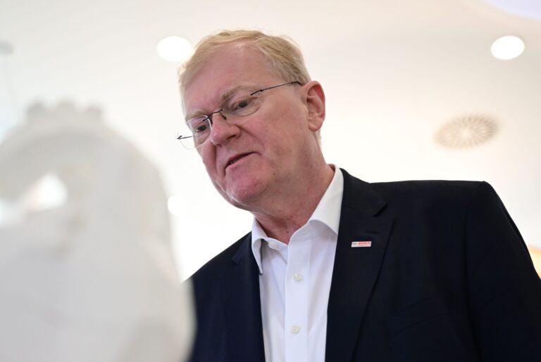 Stefan Hartung