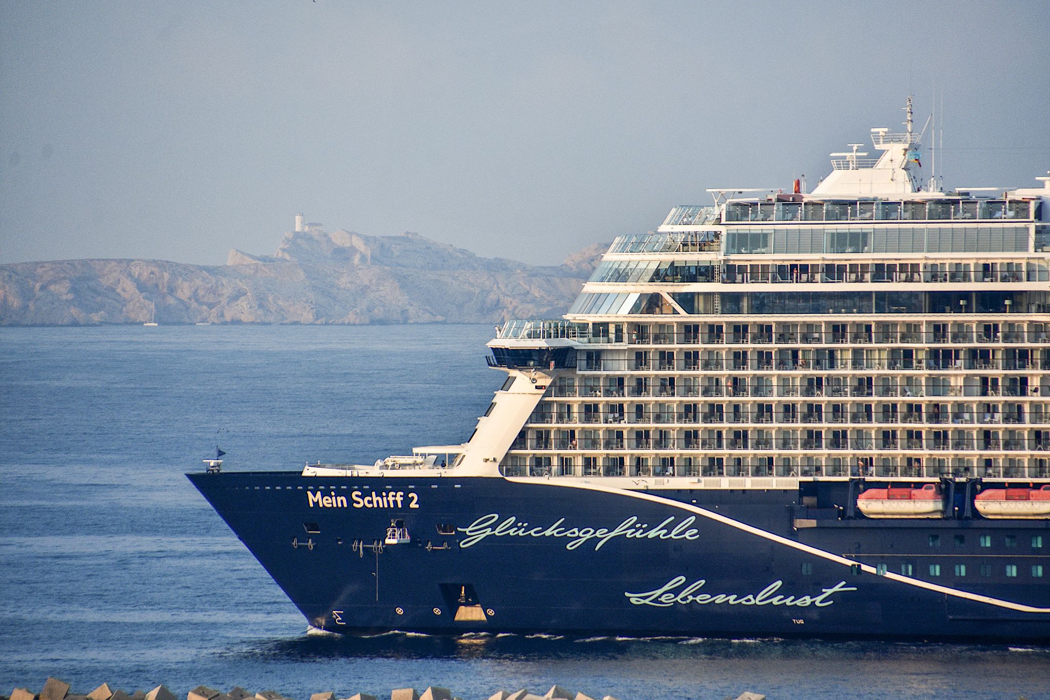 Kreuzfahrtschiff «Mein Schiff 2»