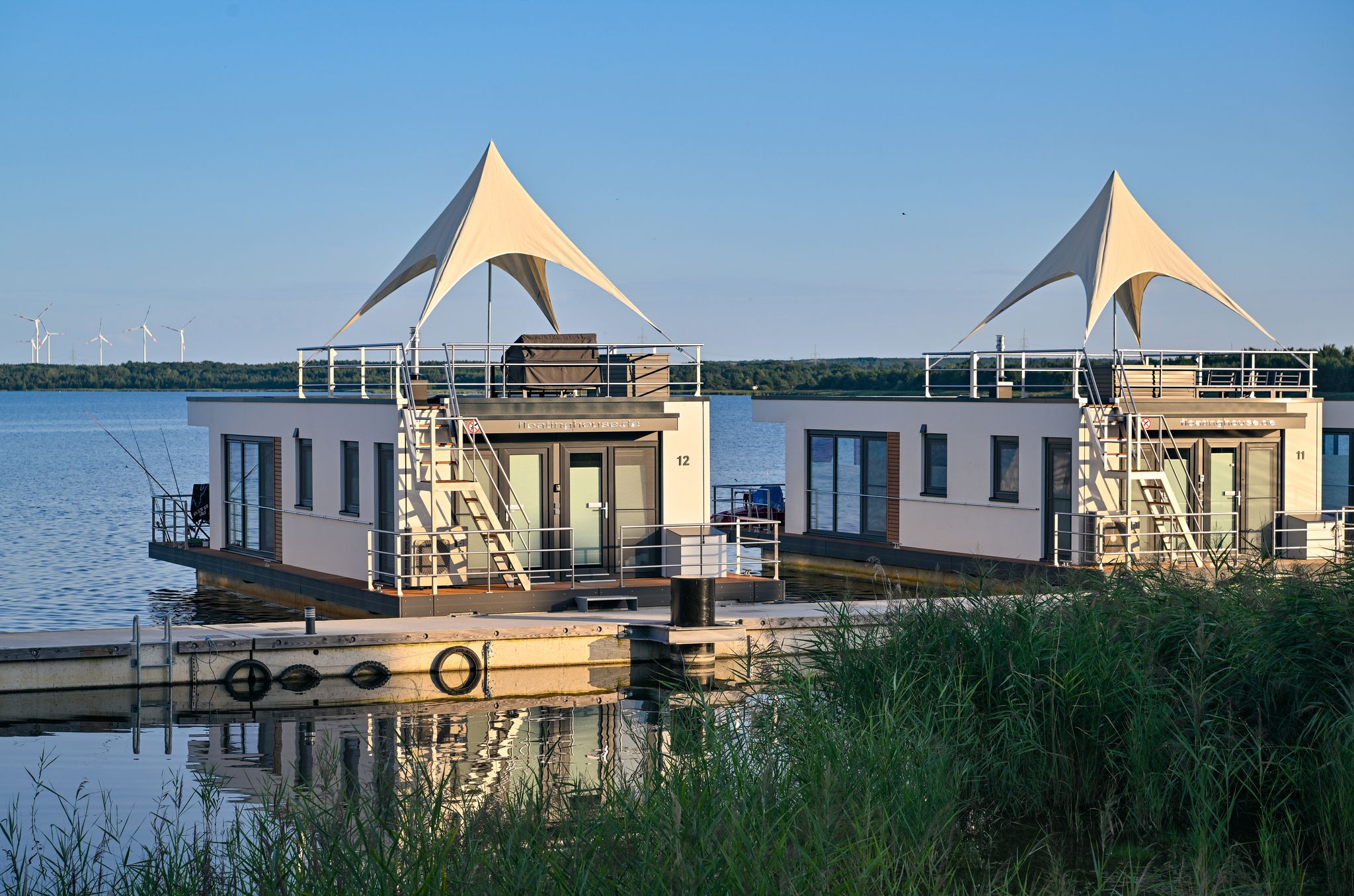 Schwimmende Ferienhäuser