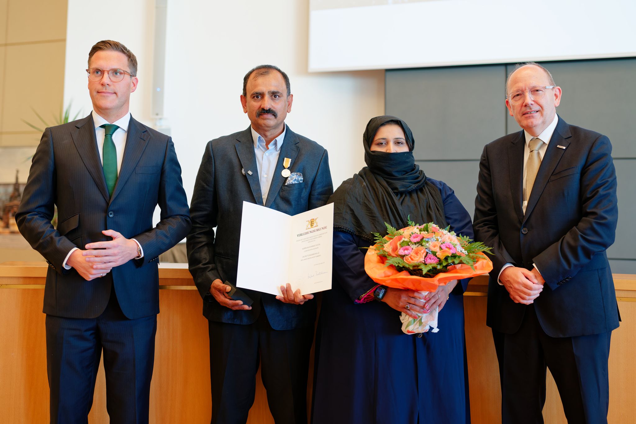 Rettungsmedaille für Taxifahrer Muhammad Afzal