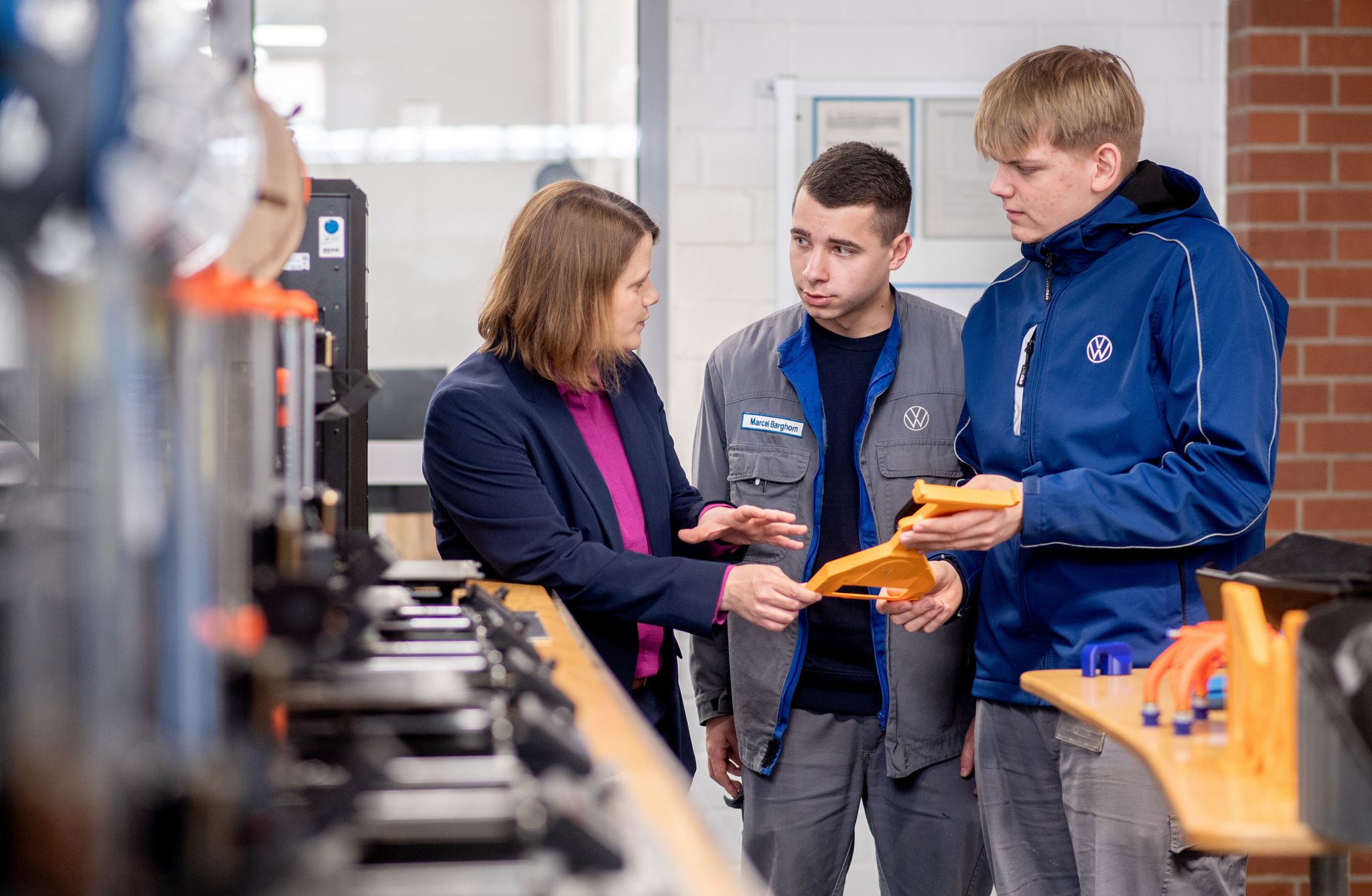 Julia Willie Hamburg bei Volkswagen in Emden