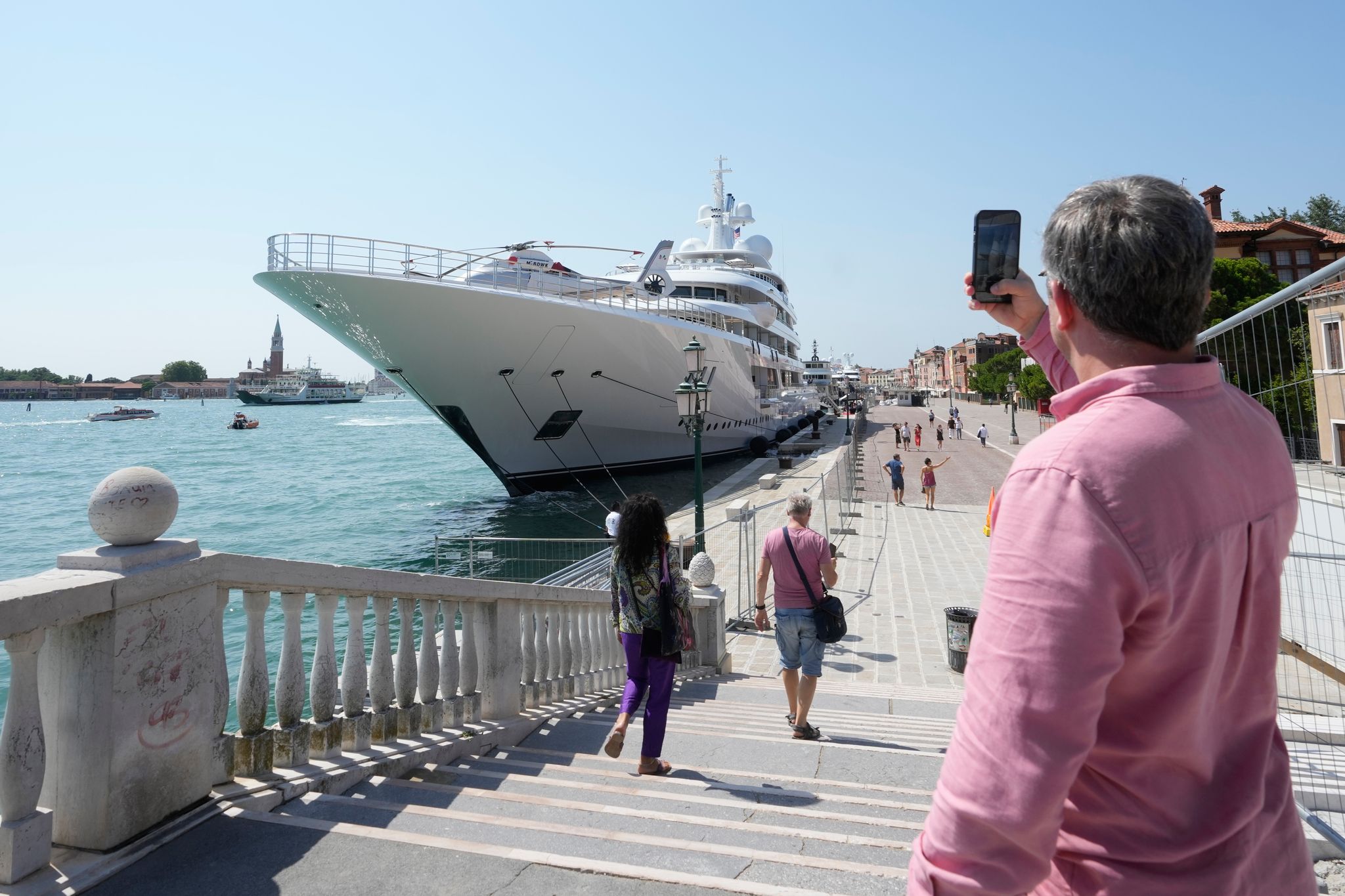 Protest gegen die Jacht des US-Botschafters in Italien