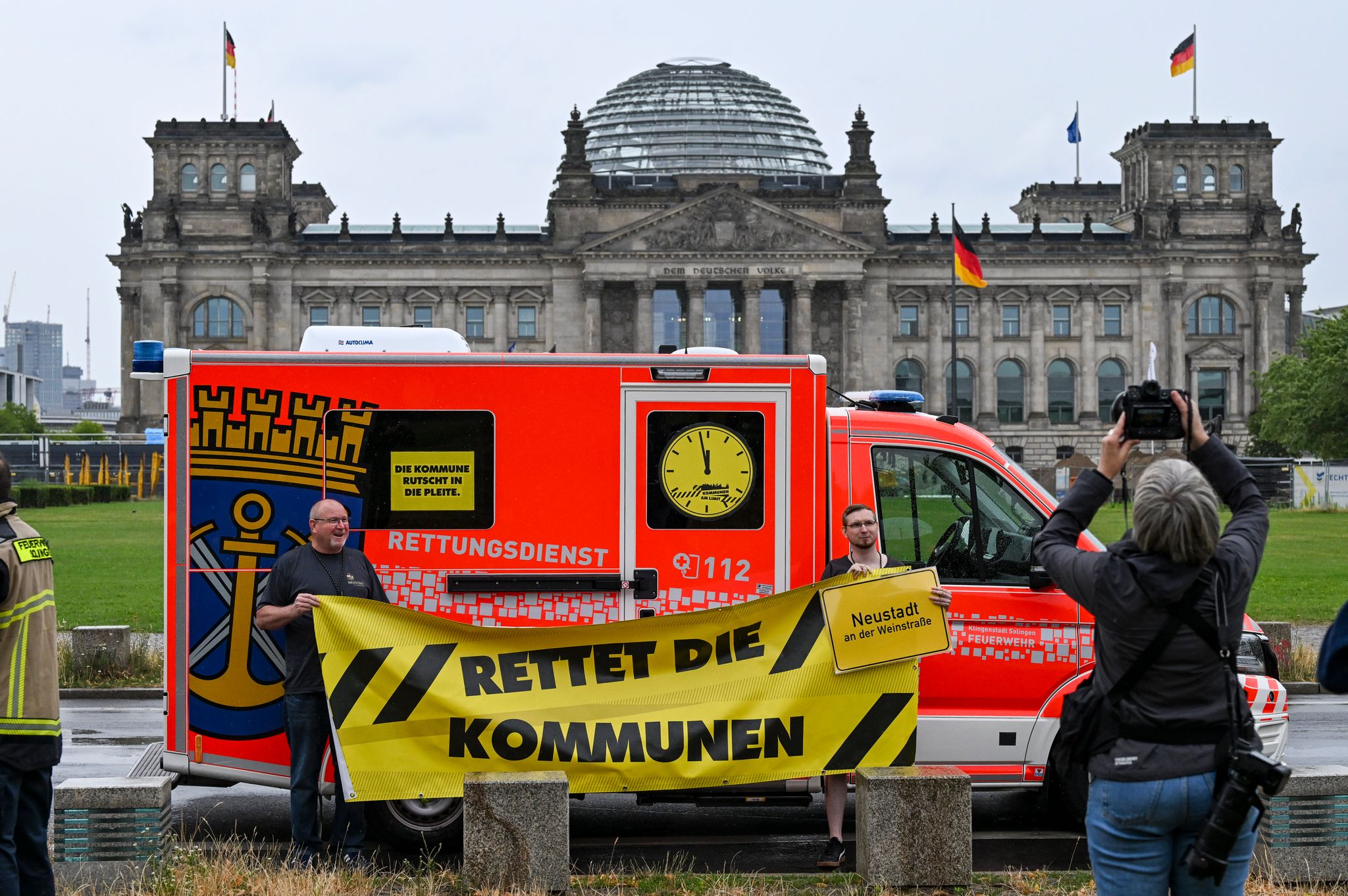 Kommunen demonstrieren für mehr Unterstützung