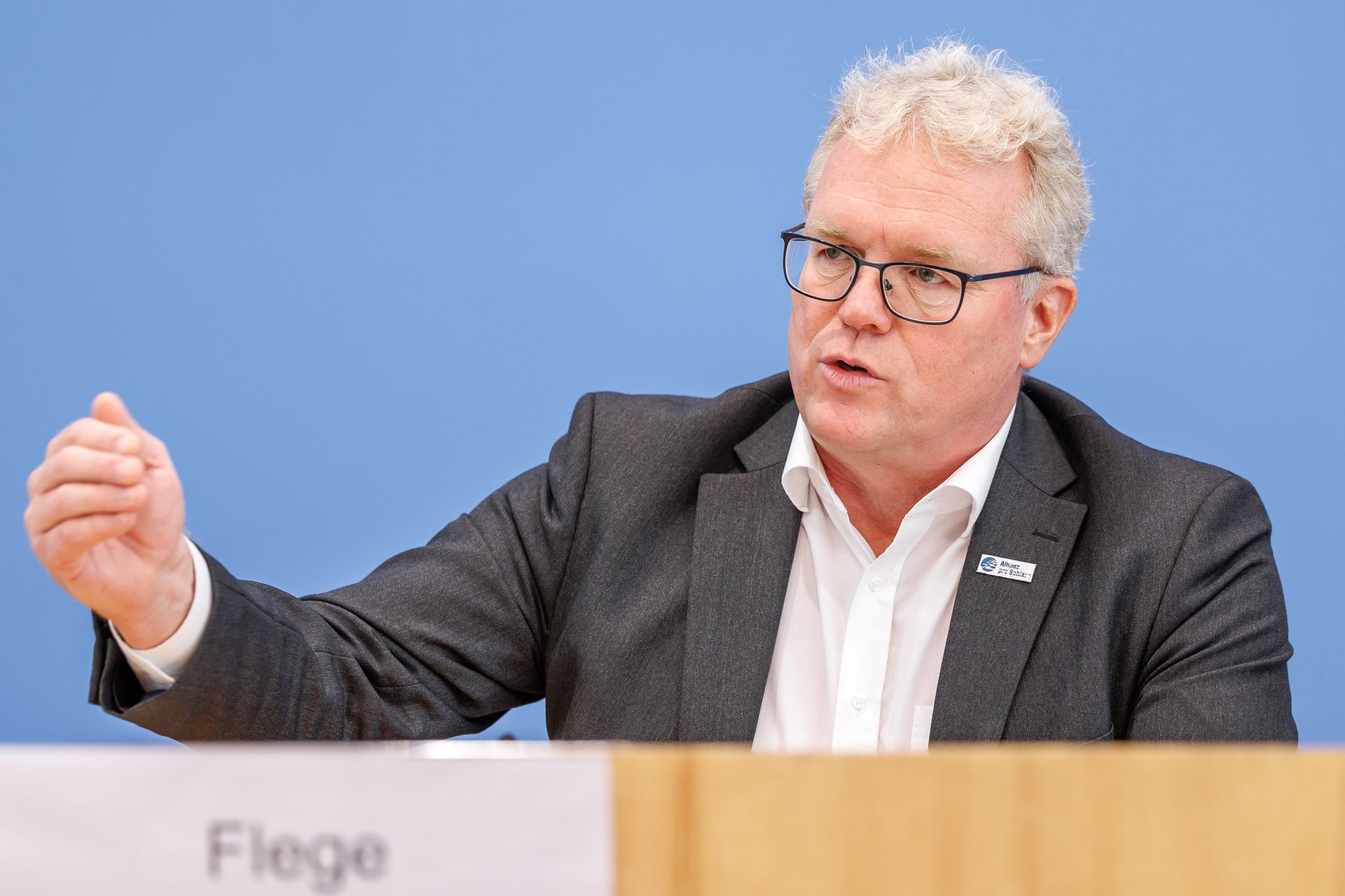 Dirk Flege