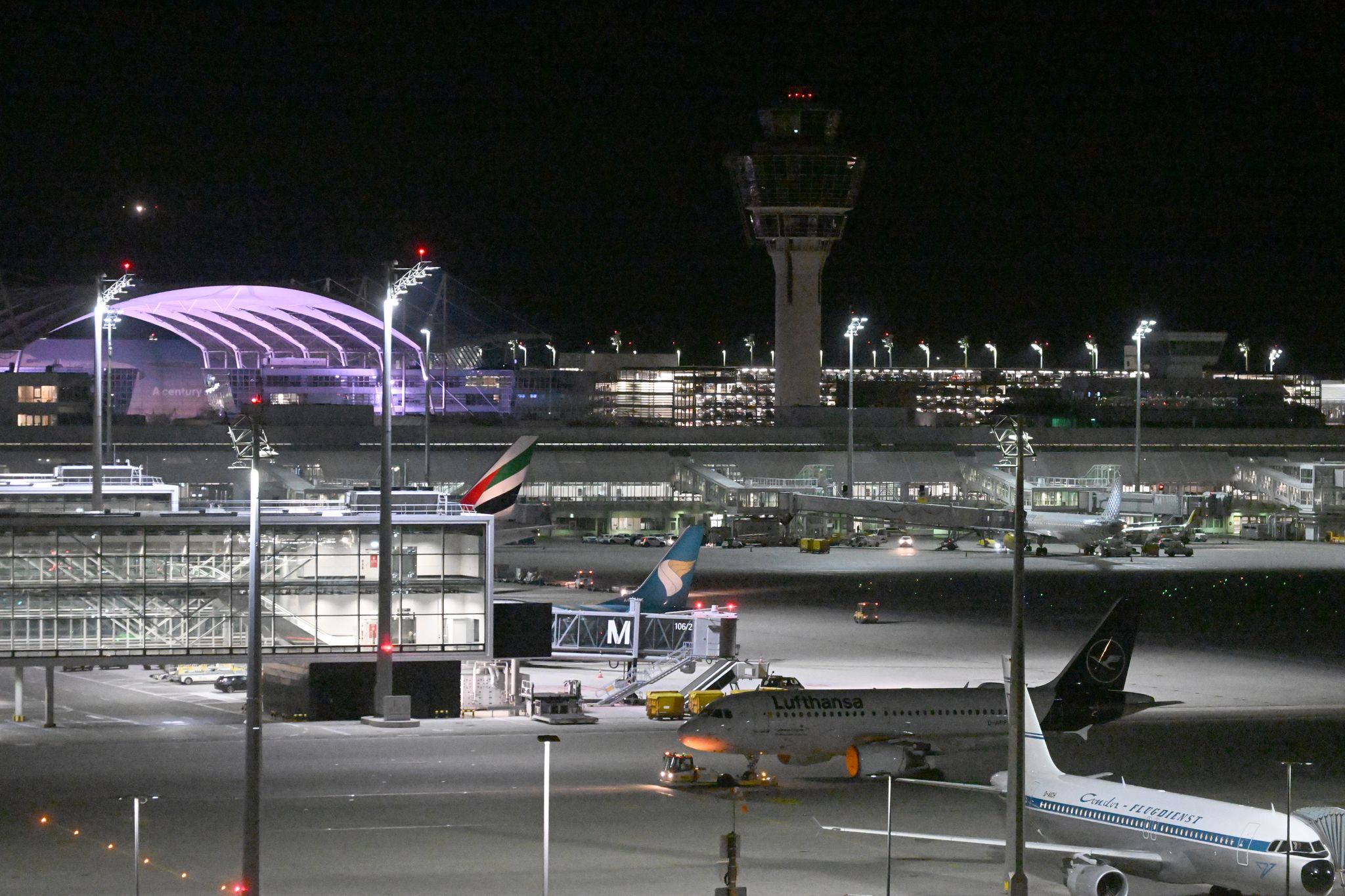 Flughafen München bei Nacht