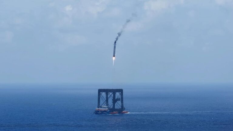 «Langer Marsch 10B» - China fängt erstmals Stufe auf