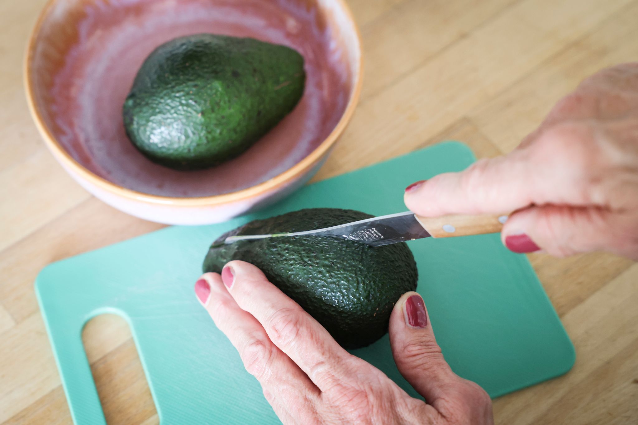 Verletzungen beim Schneiden von Avocado