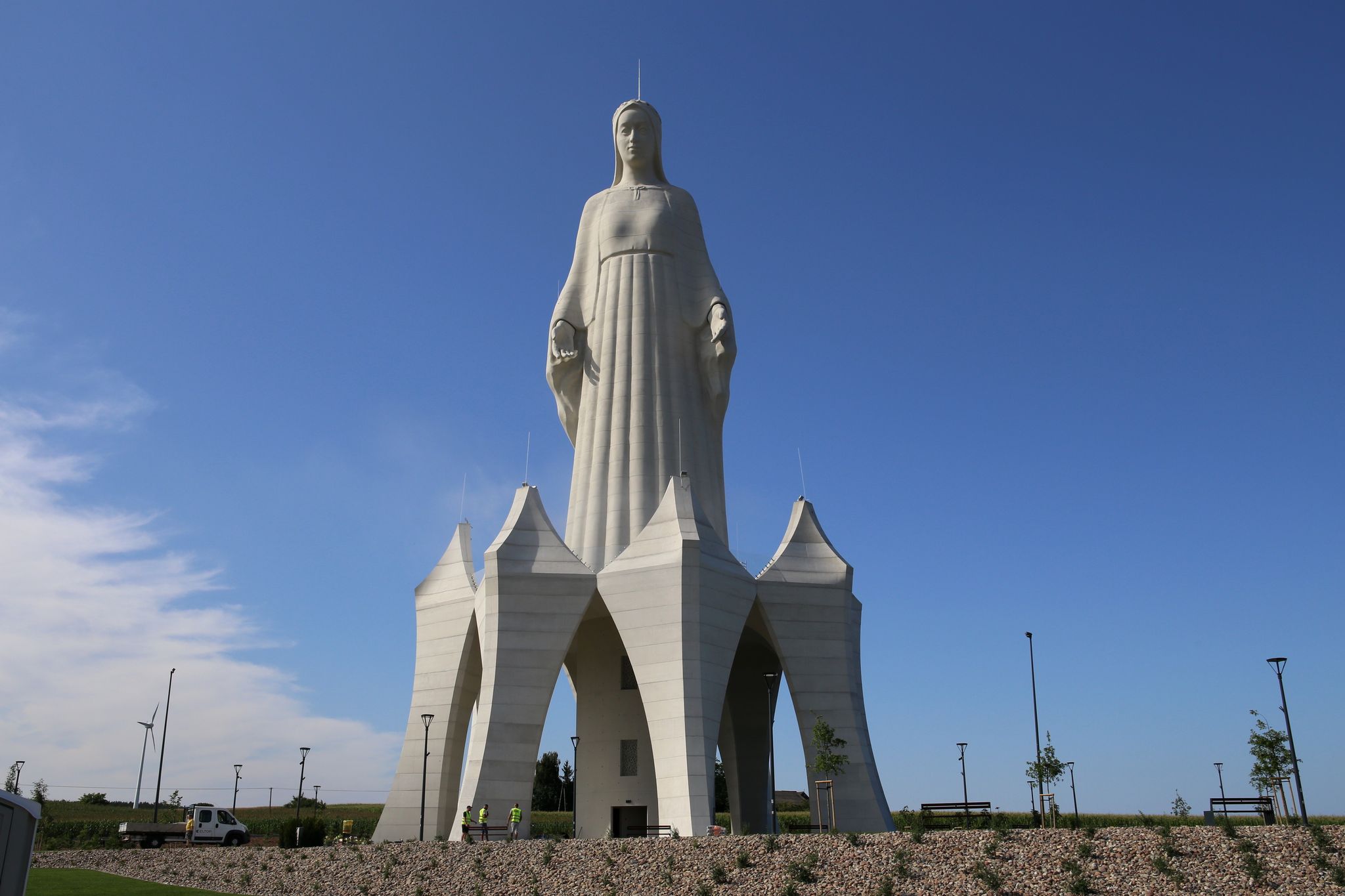 Gigantische Marienstatue in Polens Provinz