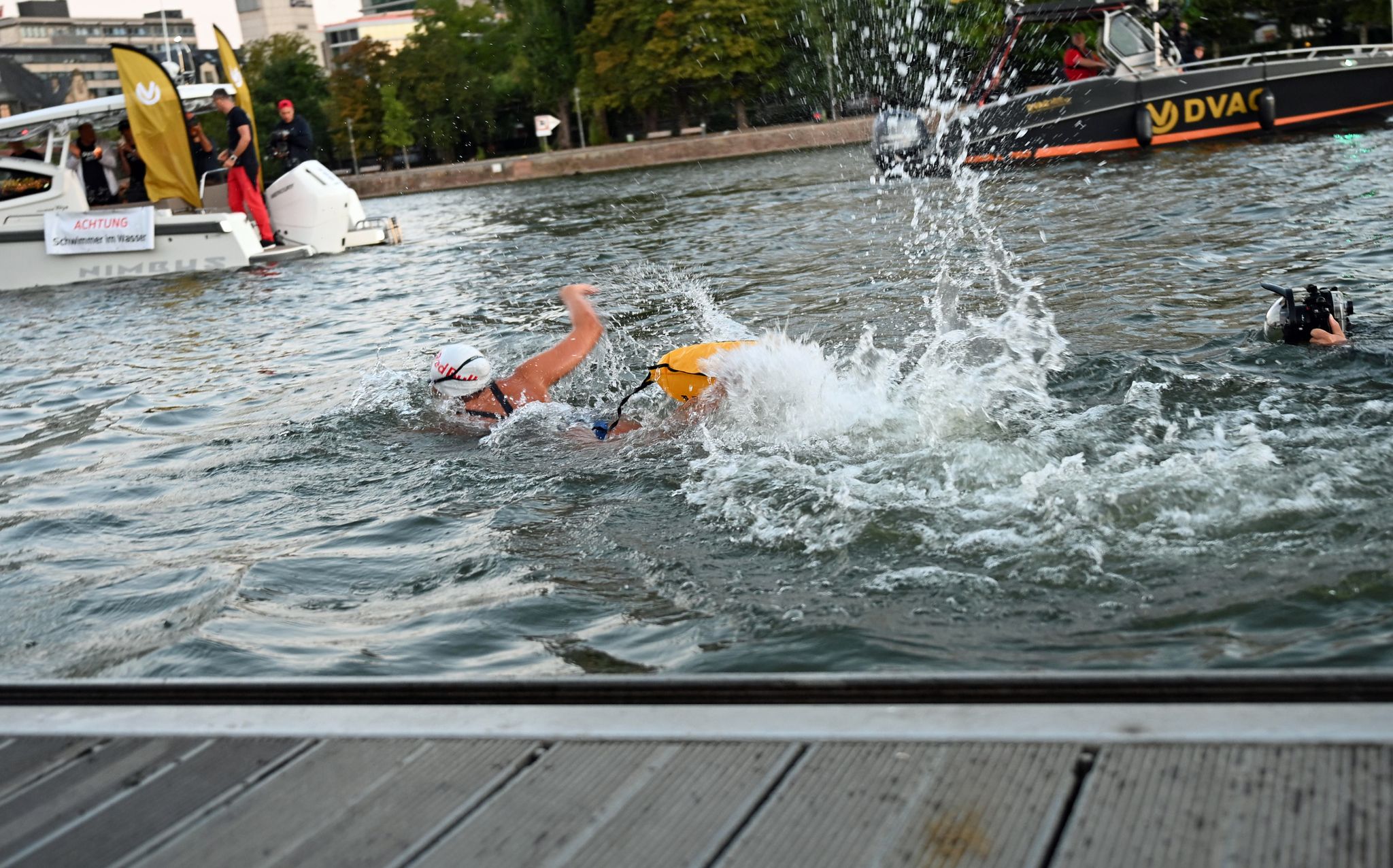 Extremschwimmerin Nathalie Pohl startet in Frankfurt am Main