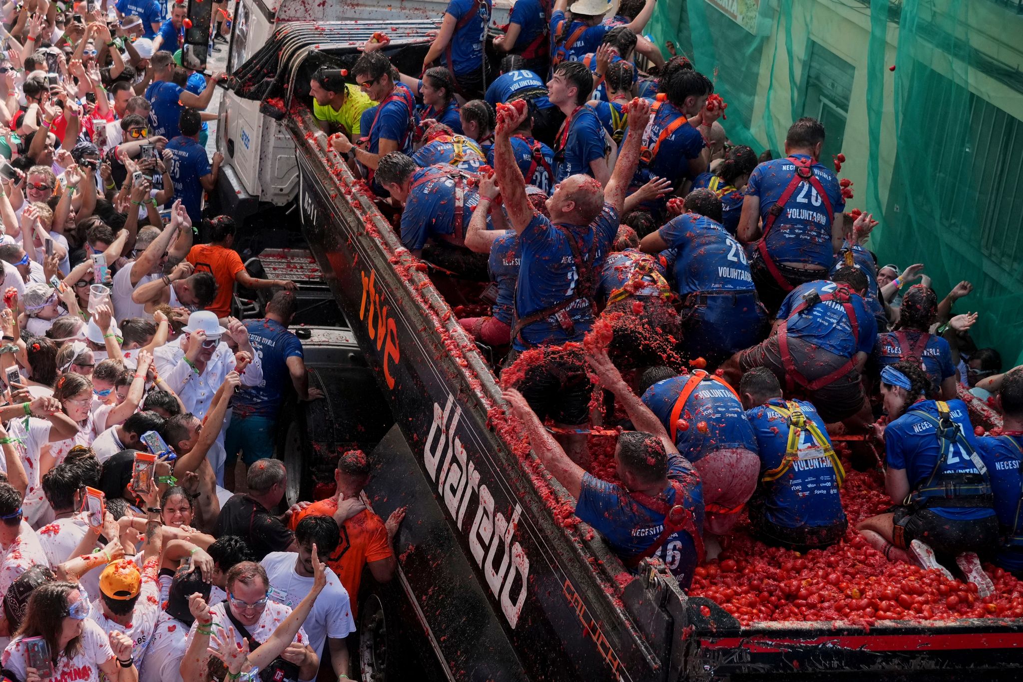«La Tomatina»: Tomatenschlacht in Spanien