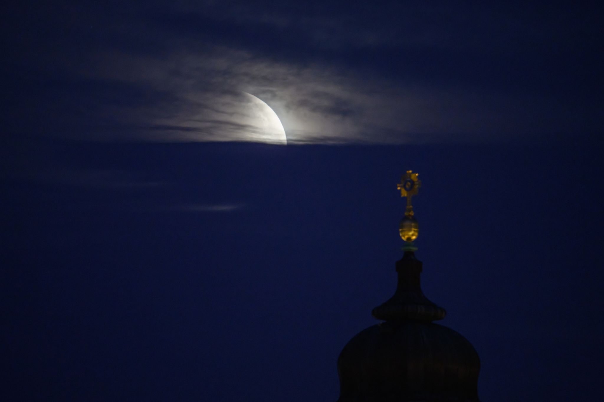 Partielle Mondfinsternis - Dresden