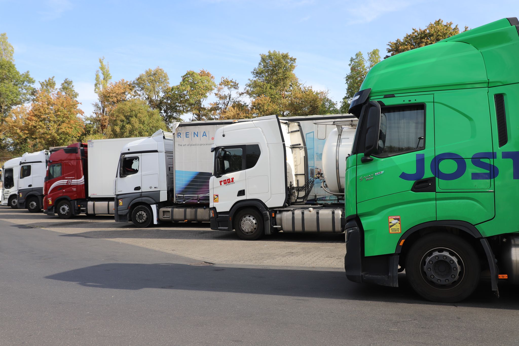 Sonntagsfahrverbot für Lkw in Nordrhein-Westfalen gelockert