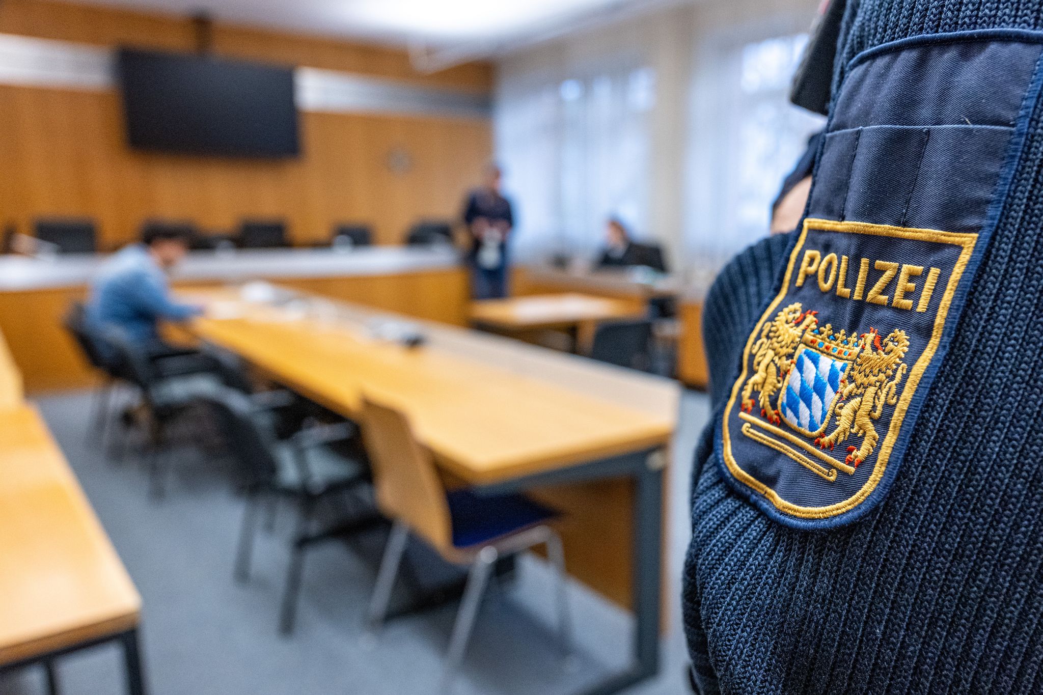 Polizist bei einem Prozess in Landshut