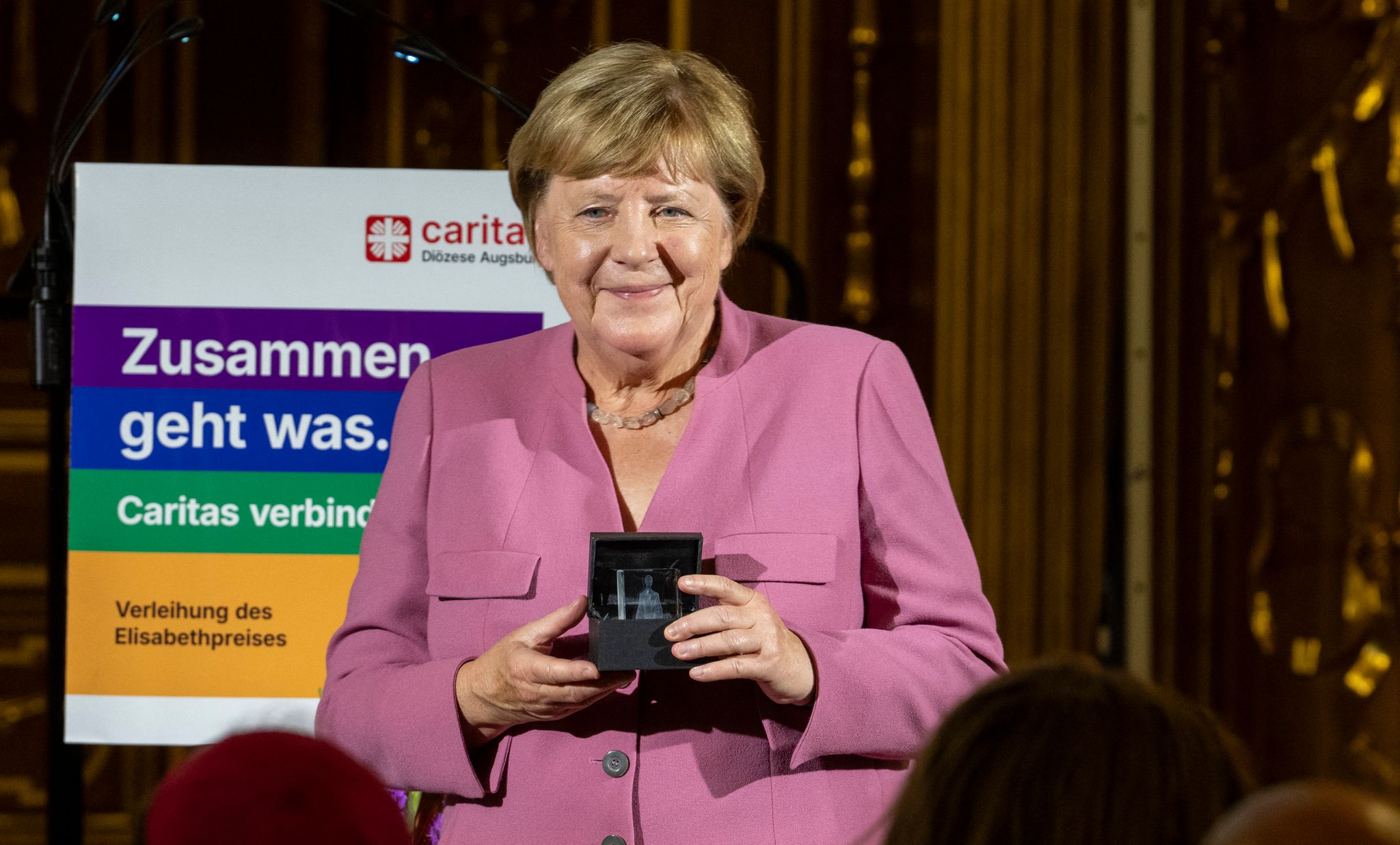 Ehemalige Bundeskanzlerin Merkel erhält Caritas-Preis