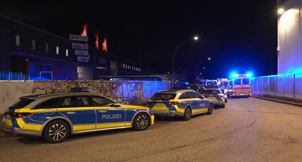 Polizeieinsatz auf Fabrikgelände in Hamburg
