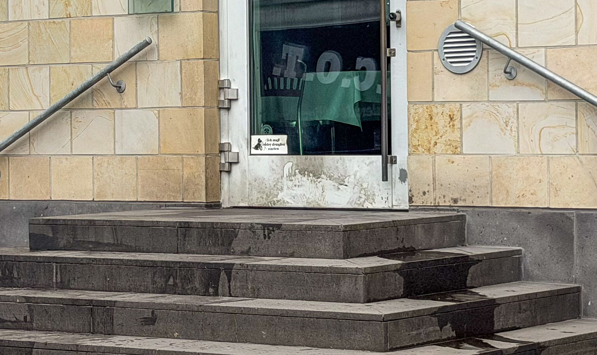 Feuer an Nebeneingang von Synagoge Wuppertal gelegt