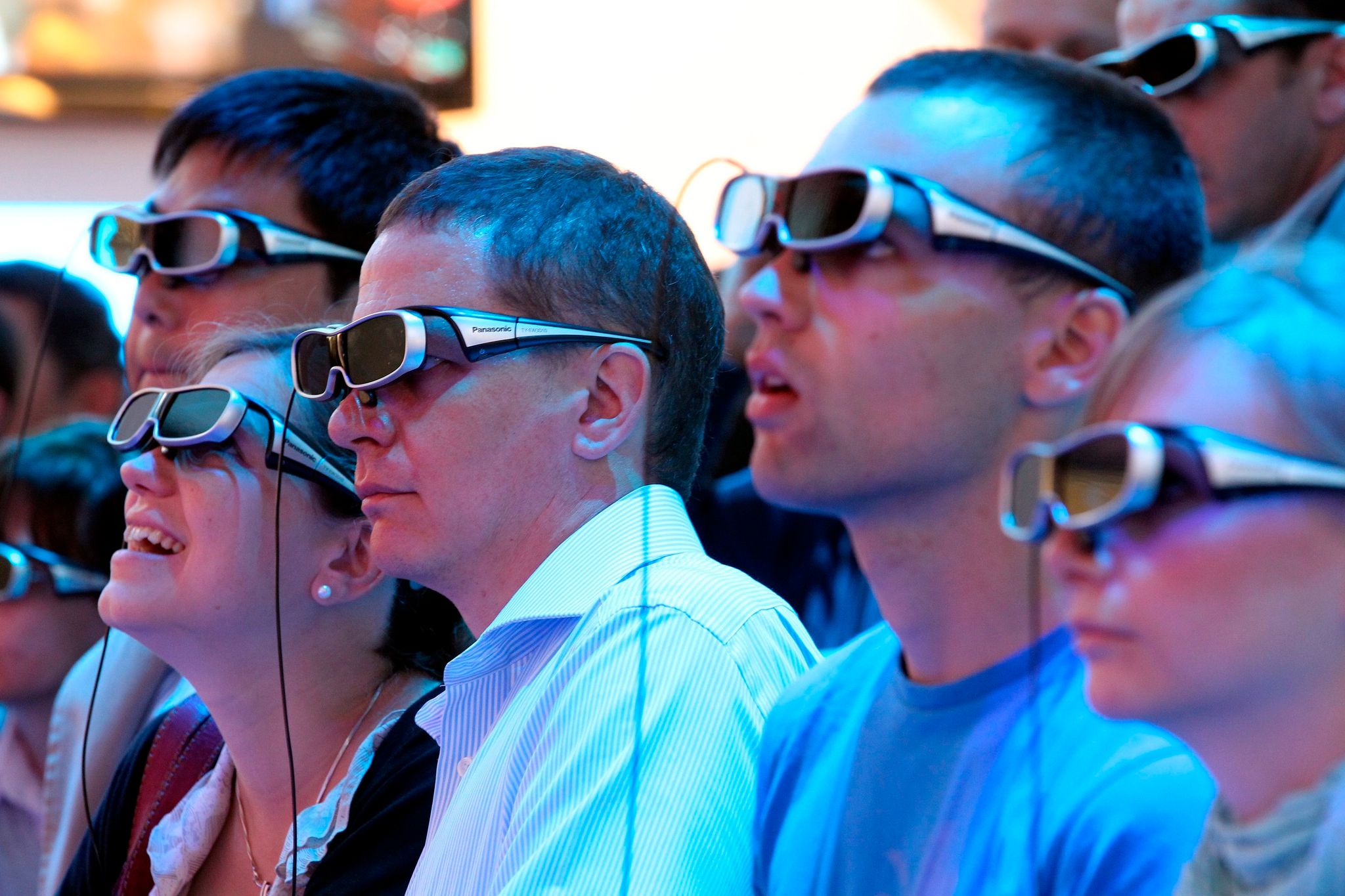 IFA-Besucher tragen 3D-Brillen