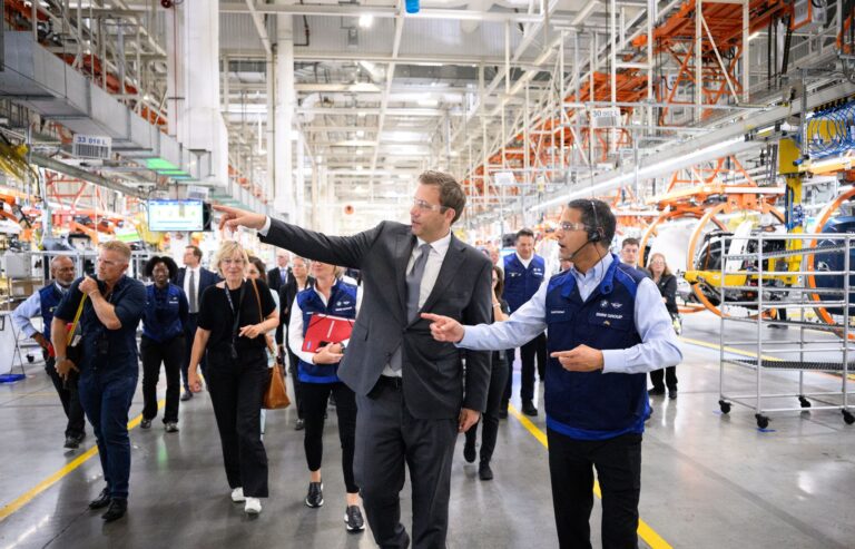 Finanzminister Klingbeil bei BMW in Spartanburg (USA)