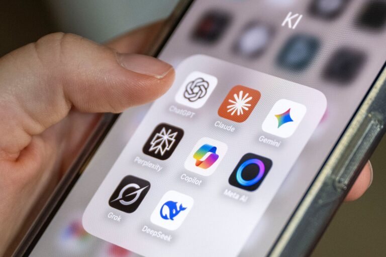 KI-Apps auf einem Smartphone