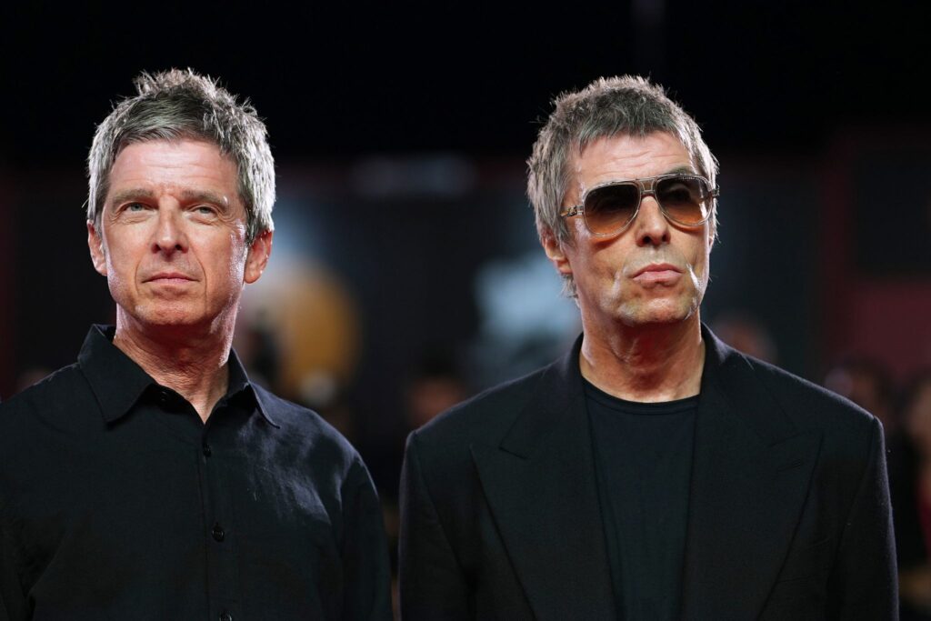 Noel Gallagher (l) und Liam Gallagher