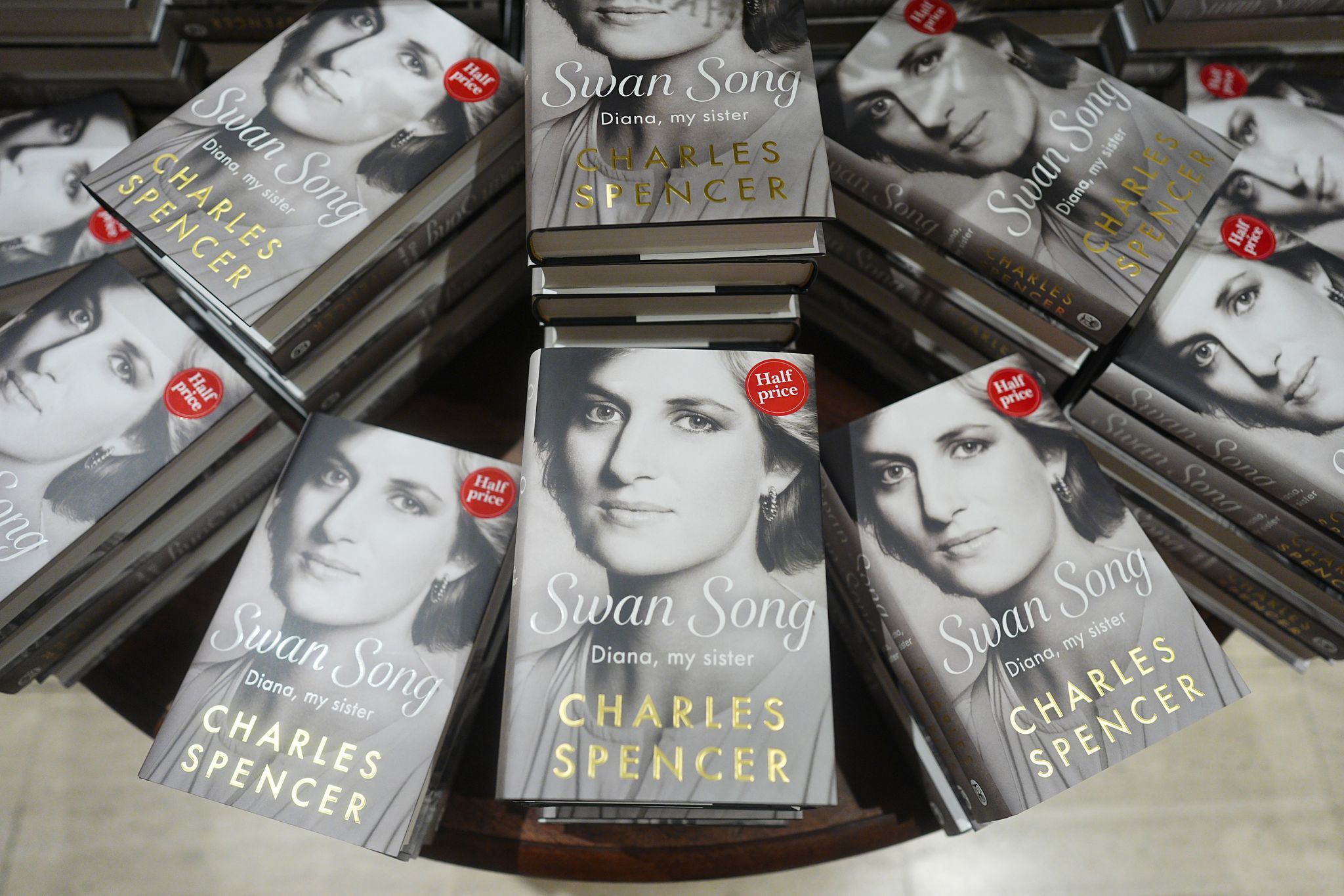 Bruder von Prinzessin Diana veröffentlicht Buch "Swan Song"