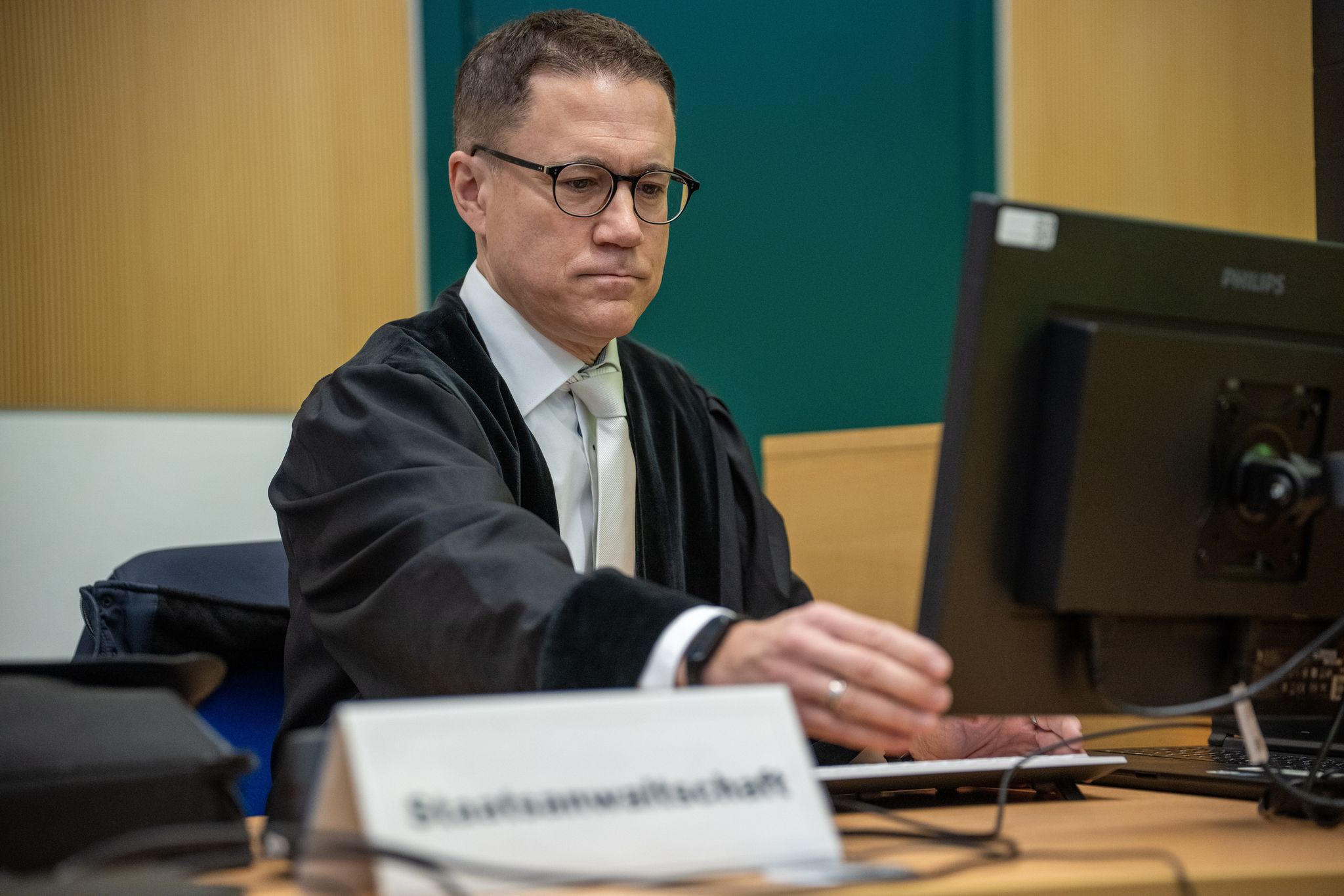 Prozessbeginn - 19-Jähriger wegen Mord und Totschlag angeklagt