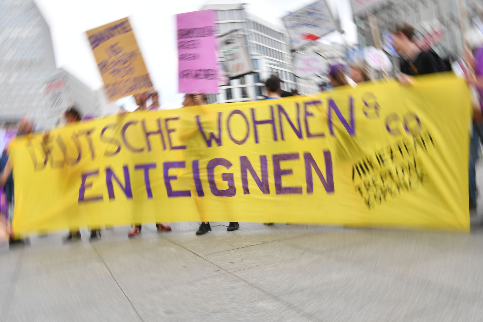 Demonstration in Berlin gegen hohe Mieten