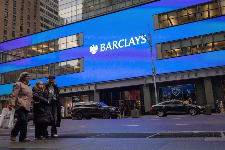 Barclays streicht 5000 Stellen.