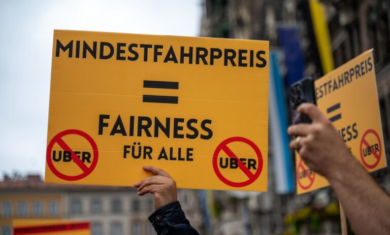 Taxifahrer demonstrieren in München