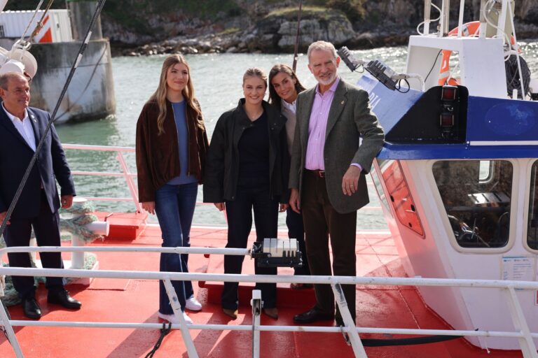 Spanische Königsfamilie besucht Llanes