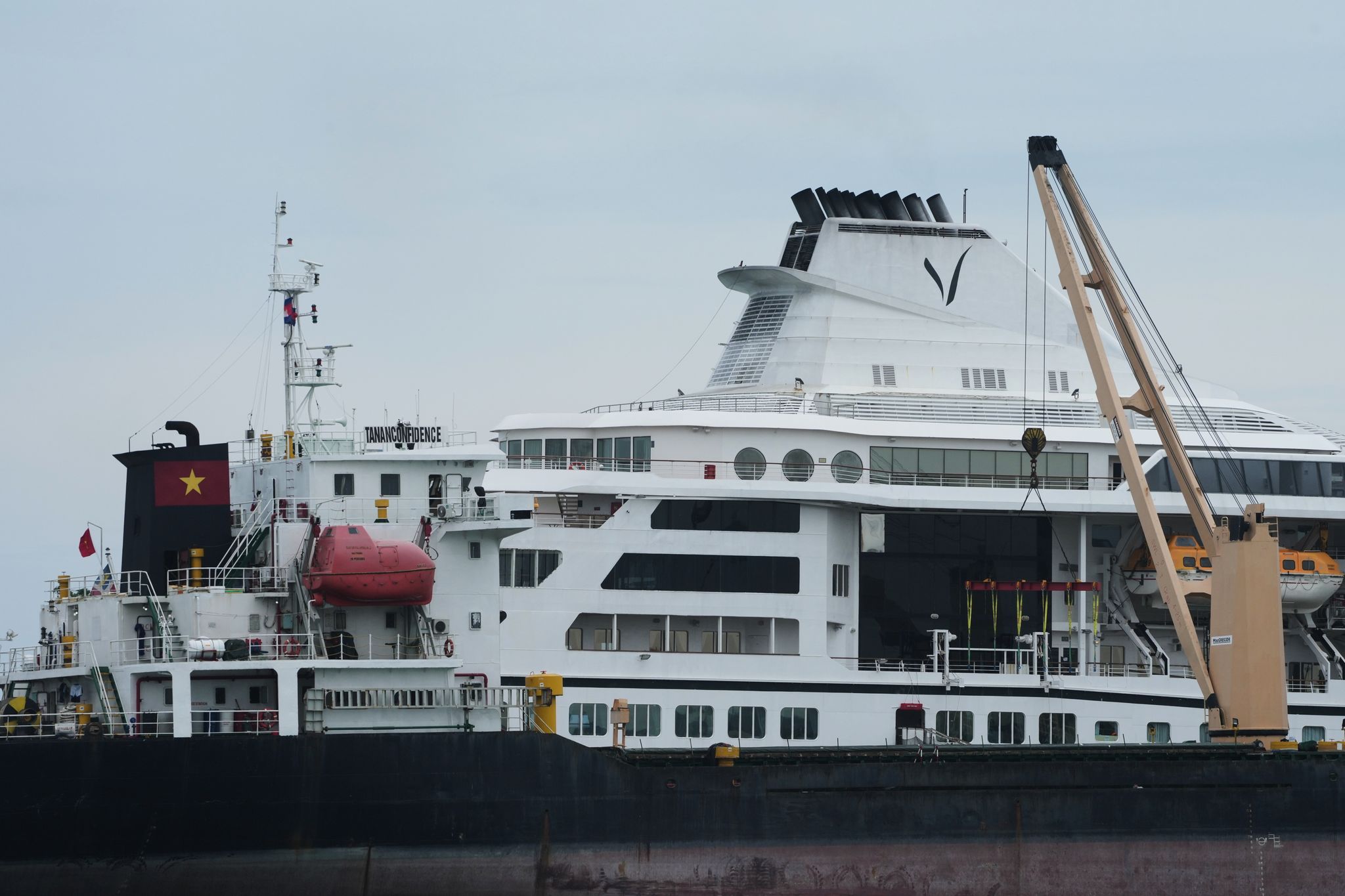 US-Kreuzfahrtschiff in Kambodscha