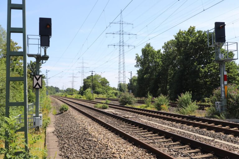 Wichtige Bahnstrecke zwischen Köln und Düsseldorf gesperrt
