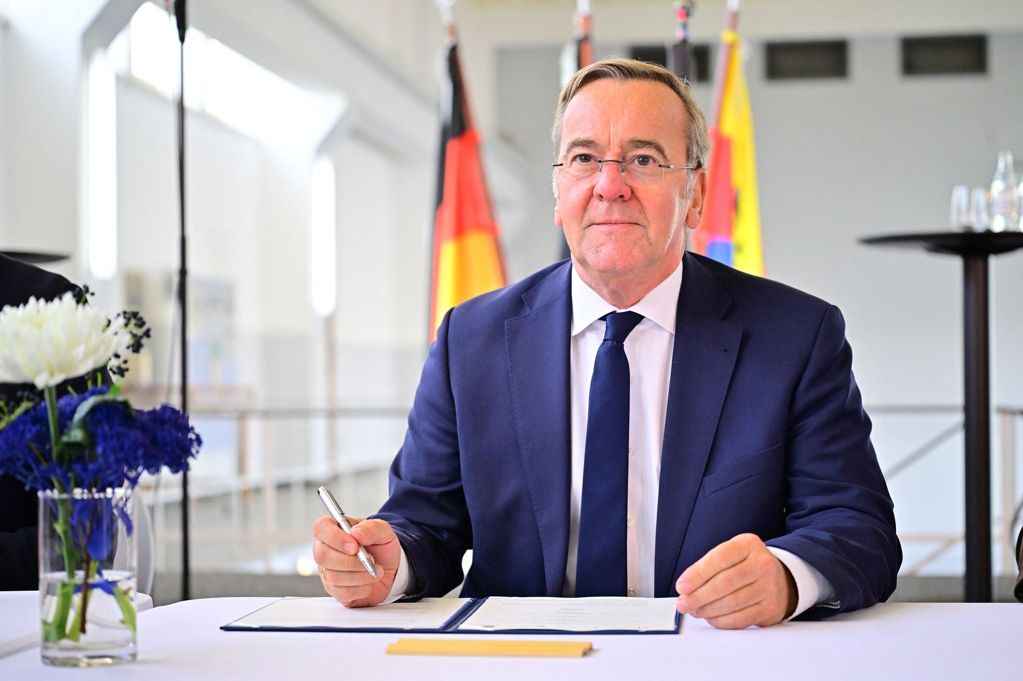 Verteidigungsminister Pistorius in Emden
