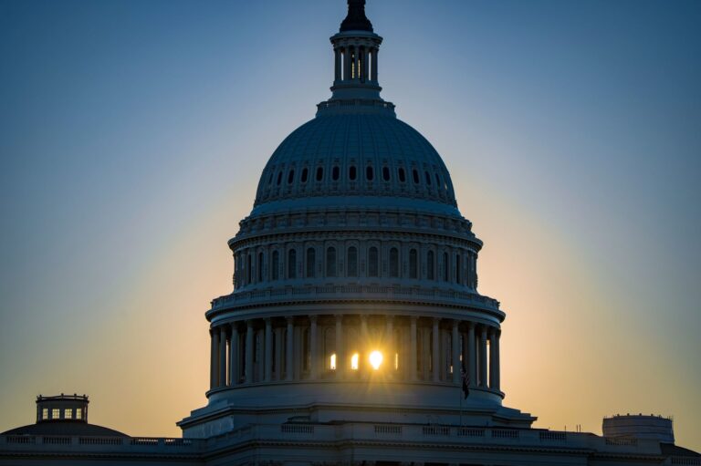 US-Midterms - Sonnenaufgang hinter dem Kapitol