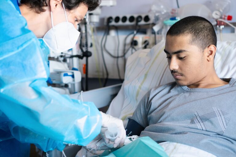 Erster Patient mit Genscheren-Medikament behandelt