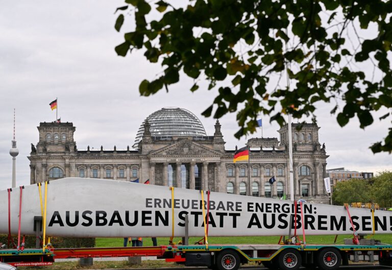 Demonstration für Erneuerbare Energien
